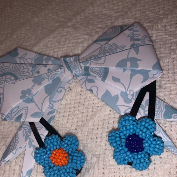 🔥 3/$20 Handmade Flower Hair Clips - Picture 2 of 3